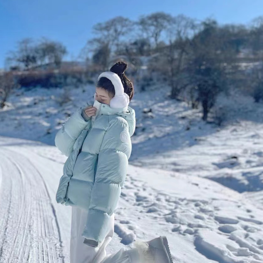 Bai Ling'er down jacket women's 2023 new short style small breasts Korean version light cotton coat bread coat