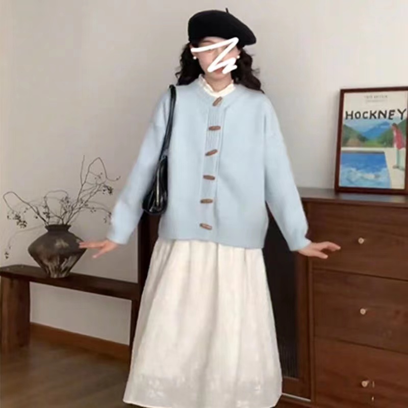 Soft waxy horn button sweater jacket for women winter 2023 new style Japanese retro lazy style knitted cardigan top trendy