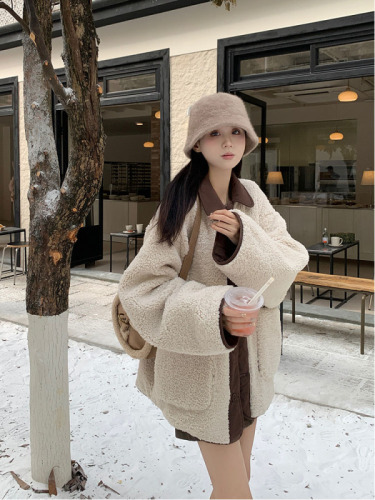 Real shot of Vitality Girl~Autumn and winter Korean chic simple reversible quilted lamb wool warm cotton coat