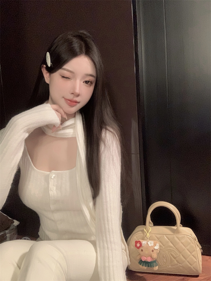 實拍自帶圍巾氛圍感排扣針織衫小上衣女秋冬溫柔韓系內搭長袖
