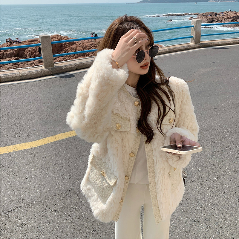 2023 winter new style high-end temperament loose small fragrant style lamb plush thickened jacket female celebrity temperament jacket