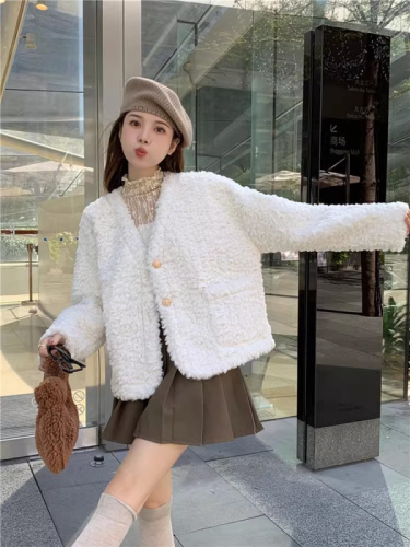 Official picture of high-end and elegant lady Xiaoxiangfeng lamb wool coat for women autumn and winter  short V-neck long-sleeved cotton coat