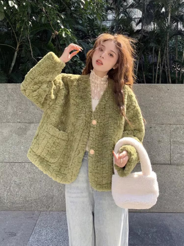 Official picture of high-end and elegant lady Xiaoxiangfeng lamb wool coat for women autumn and winter  short V-neck long-sleeved cotton coat