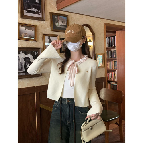 Actual shot of Korean style retro western-style knitwear autumn and winter bow letter bell sleeve short cardigan sweater
