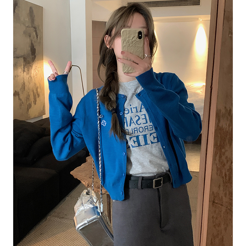 White sapphire blue short knitted cardigan for women Korean style gentle embroidered slim round neck sweater autumn coat for women