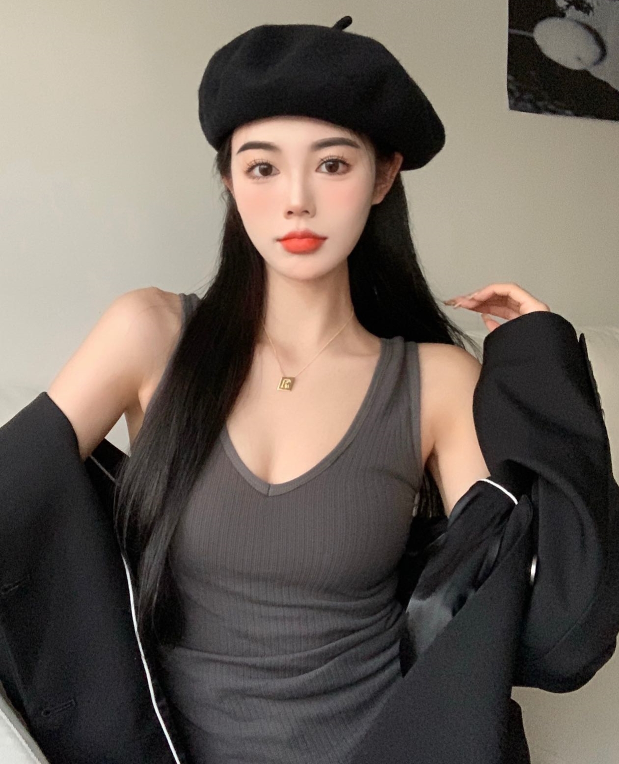 Autumn and winter velvet thickened V-neck slim fit versatile warm base vest for women