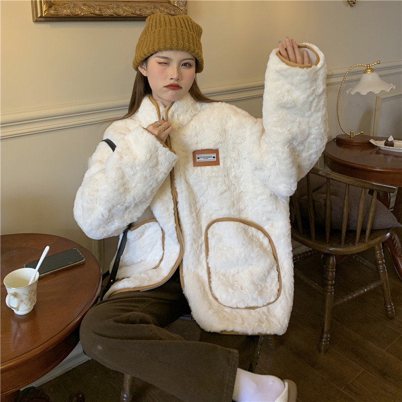 2023 New Winter Lamb Wool Furry Loose Versatile White Thickened Velvet Lamb Wool Jacket Women's Cotton Clothes