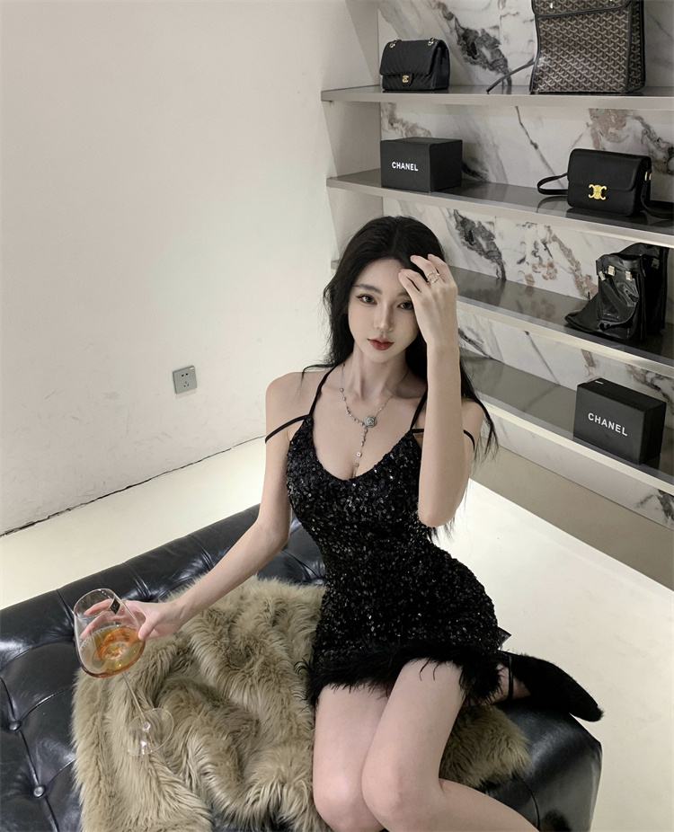 Real shot of hot girl velvet sequin backless suspender dress short style