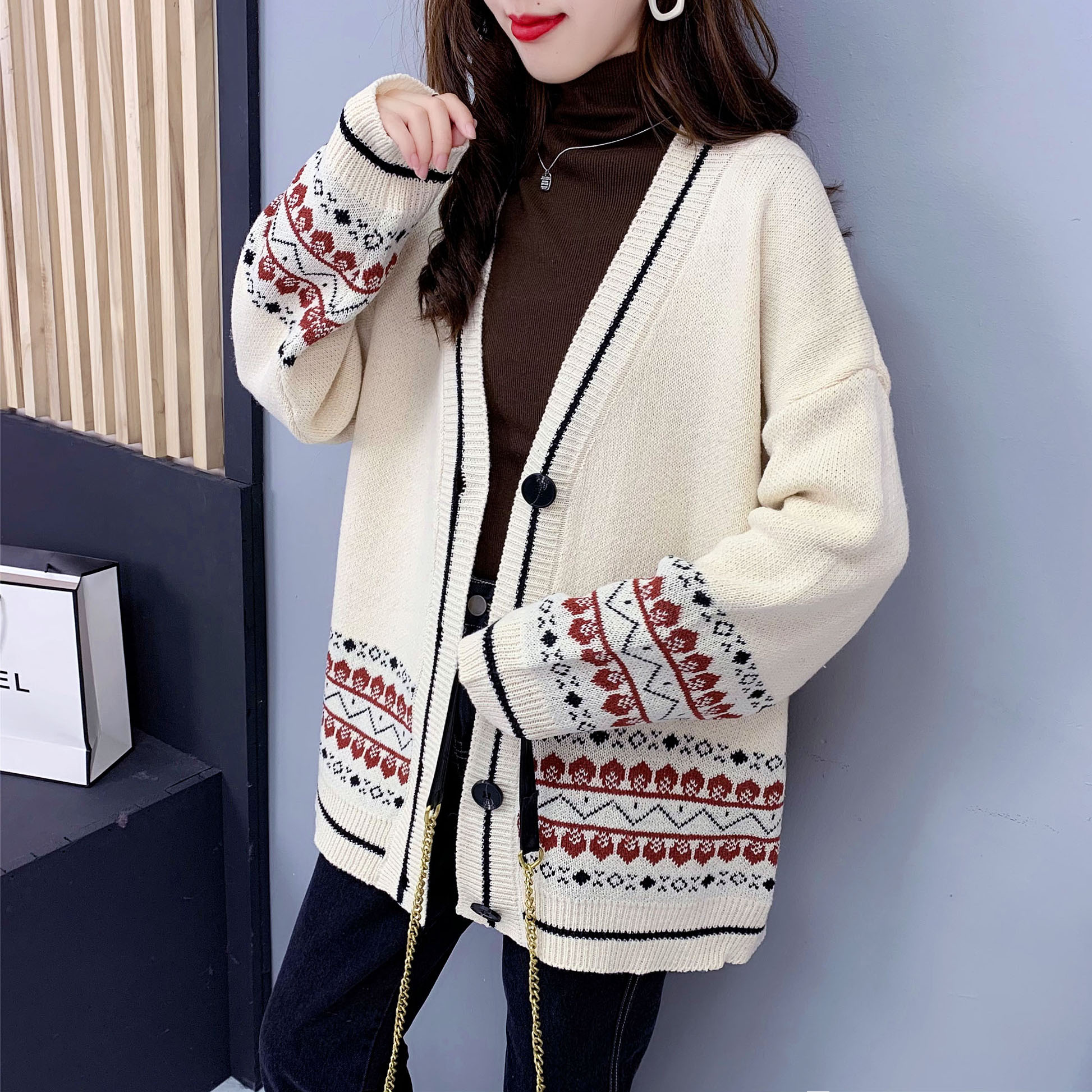 Actual shot of the new V-neck loose outer wear Korean style autumn and winter cardigan sweater jacket for women mid-length and stylish