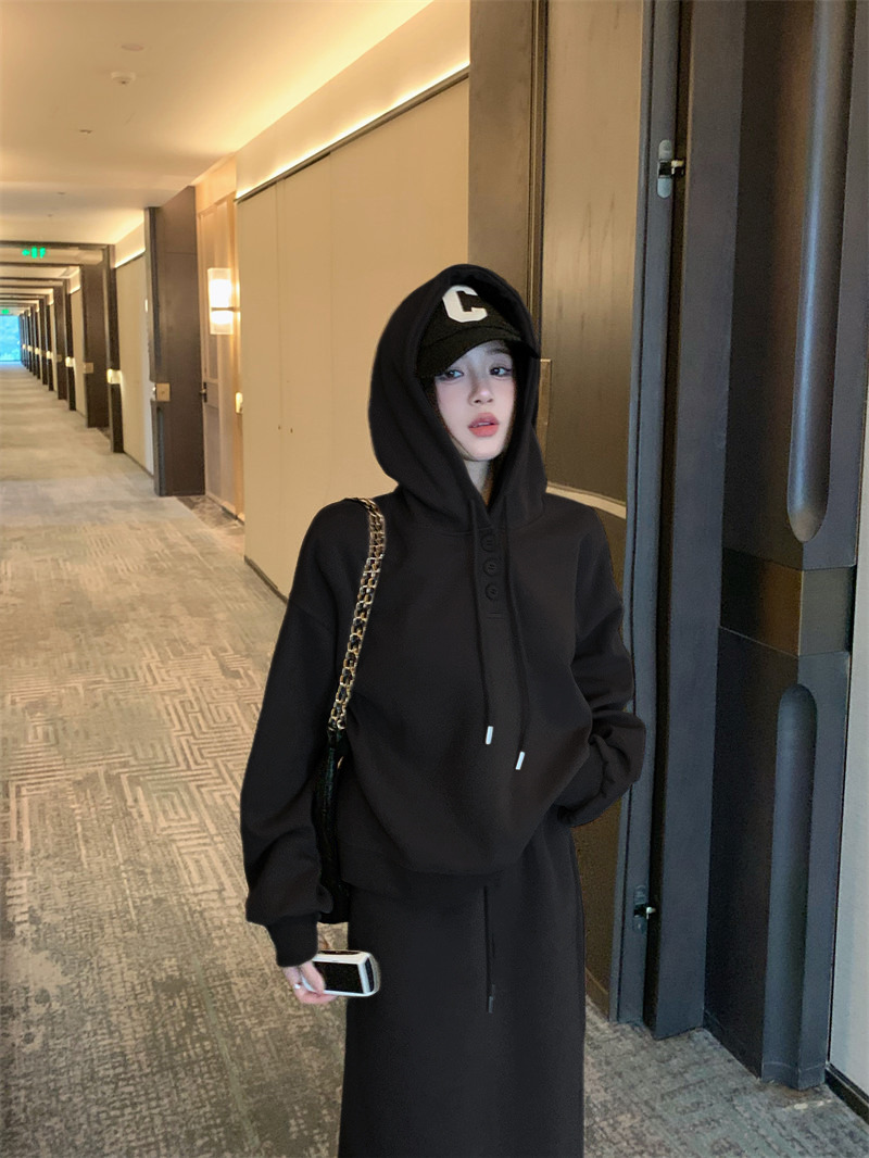 Real shot of autumn and winter new casual thickened suit women's long-sleeved sweatshirt elastic waist A-line skirt hip skirt two-piece set