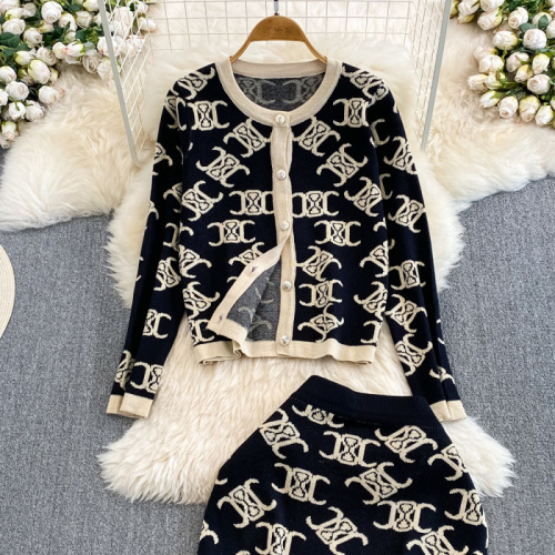 Fashion suit for women, small fragrant style, contrasting color, round neck, single-breasted knitted jacket, two-piece set, high waist, hip skirt, autumn