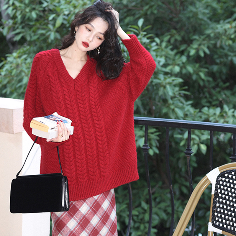 Hong Kong style retro V-neck twist red sweater, lazy style, loose and slim long-sleeved sweater top for women in autumn and winter