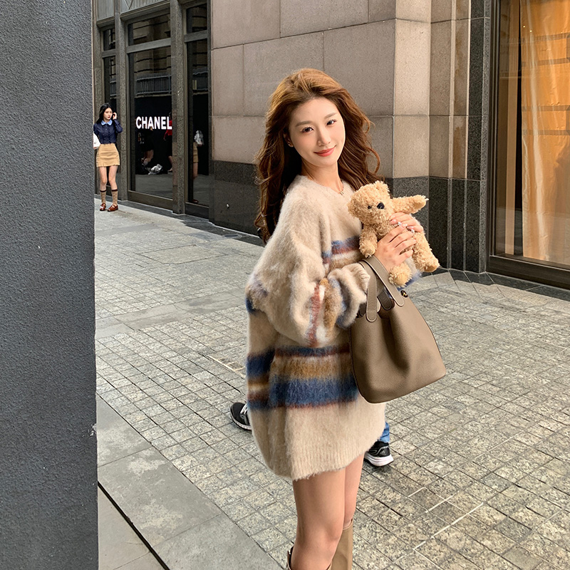 Round neck knitted sweater women's autumn and winter 2023 new style super nice lazy style thickened loose long-sleeved high-end top