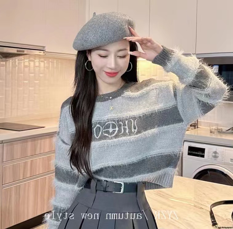 This year's popular tassel striped round neck pullover women's autumn long-sleeved slim short knitwear fashionable tops