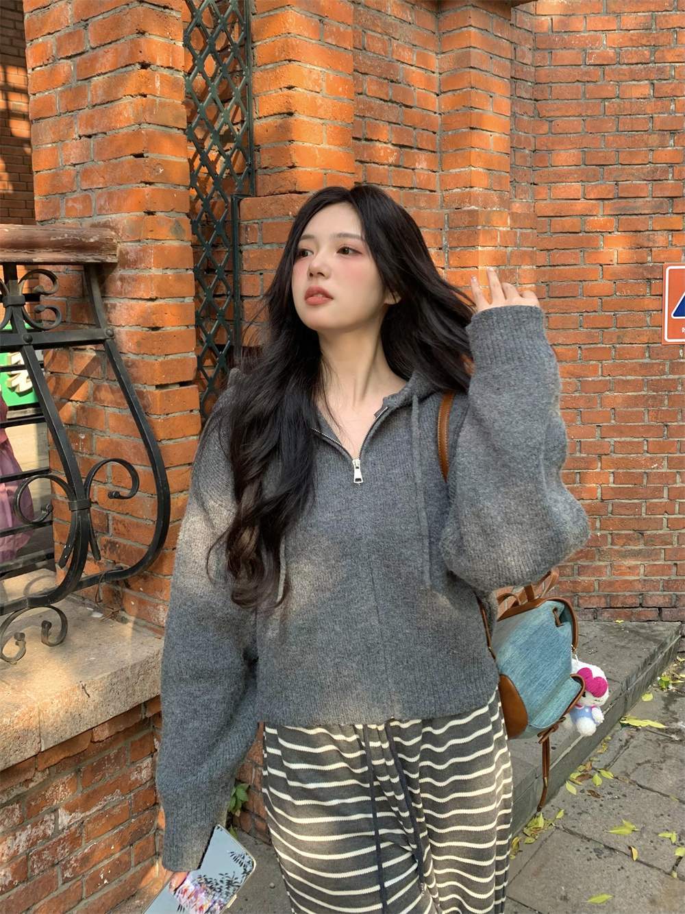 Real shot of design zipper hooded sweater cardigan jacket for women loose short knitted top