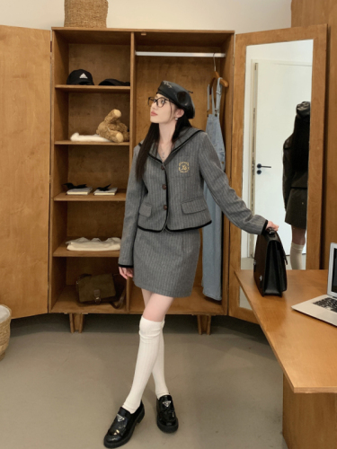 Actual shot of new autumn and winter British style badge long-sleeved suit jacket + skirt fashion suit for women