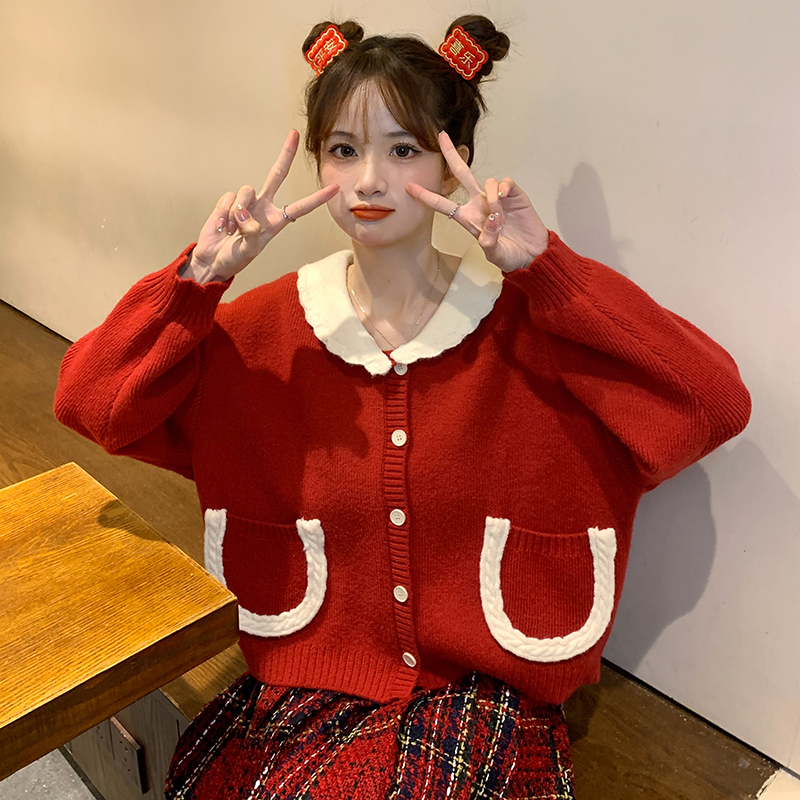Red thickened sweater women's autumn and winter new Christmas and New Year festive atmosphere doll collar petal contrast cardigan jacket
