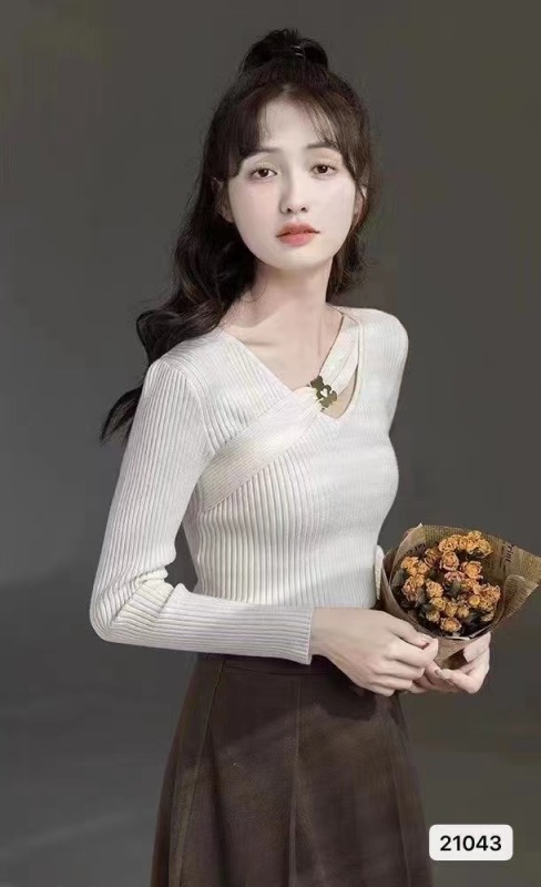 Knitted sweaters for women in autumn 2023 new inner layering shirts for women autumn and winter sweaters slim v-neck long-sleeved tops for women