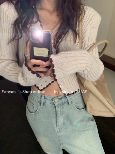 Korean version of Dongdaemun 2023 autumn and winter style retro contrasting V-neck single-breasted knitted short cardigan sweater for women