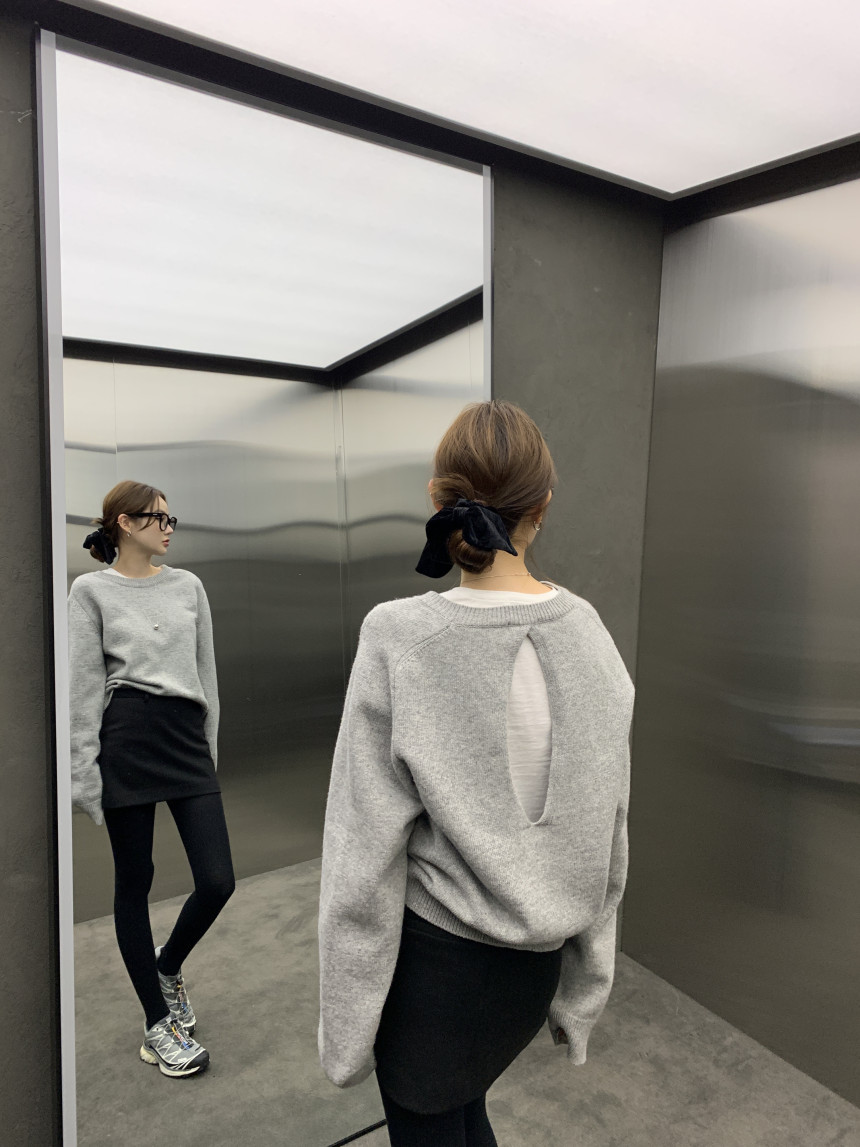 Korean chic autumn and winter new style hollow back round neck pullover long-sleeved sweater women's loose age-reducing top