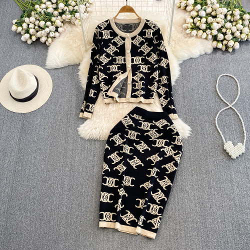 Fashion suit for women, small fragrant style, contrasting color, round neck, single-breasted knitted jacket, two-piece set, high waist, hip skirt, autumn