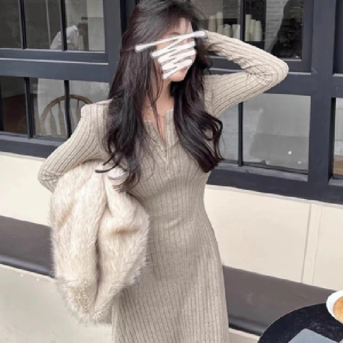 Autumn and winter V-neck pit striped knitted skirt, long-sleeved dress, French-style waistline, slimming temperament, long bottoming skirt