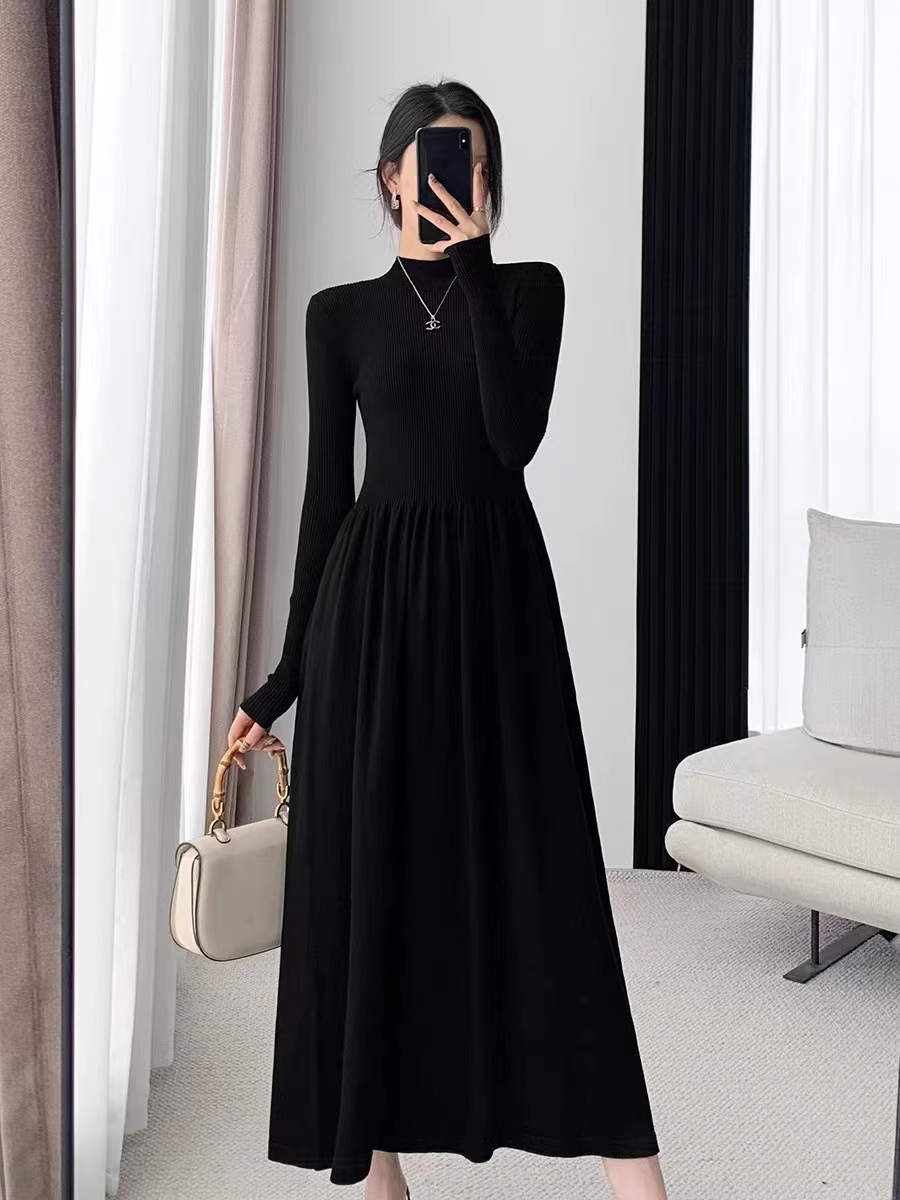 Black half turtleneck knitted sweater dress for women in autumn with a high-end feel and a coat with a long bottoming skirt for winter