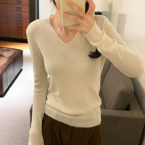Actual picture of V-neck wool inner sweater for women, slim-fitting fine-needle temperament, soft and waxy bottoming shirt, thin long-sleeved sweater