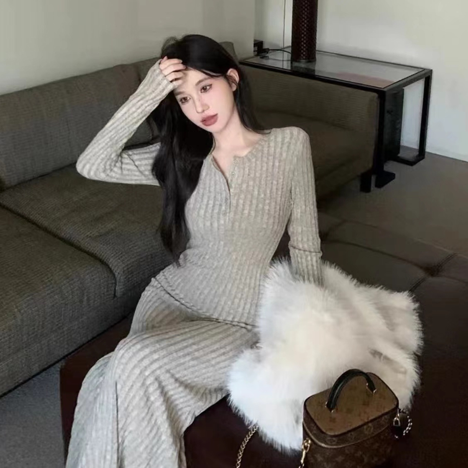 Autumn and winter V-neck pit striped knitted skirt, long-sleeved dress, French-style waistline, slimming temperament, long bottoming skirt