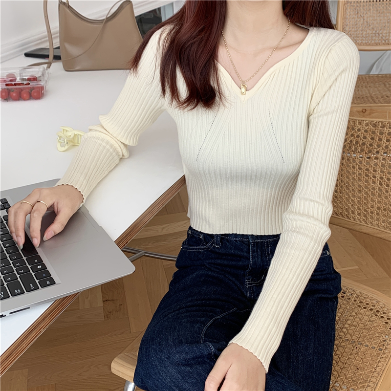 Actual shot of short long-sleeved versatile slim fit V-neck knitted bottoming shirt for women