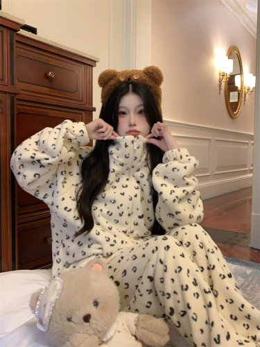 Real shot!  Korean style high-end coral velvet pajamas for women, winter home clothes plush suit that can be worn outside