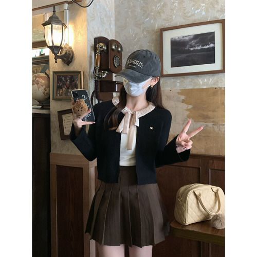 Actual shot of Korean style retro western-style knitwear autumn and winter bow letter bell sleeve short cardigan sweater