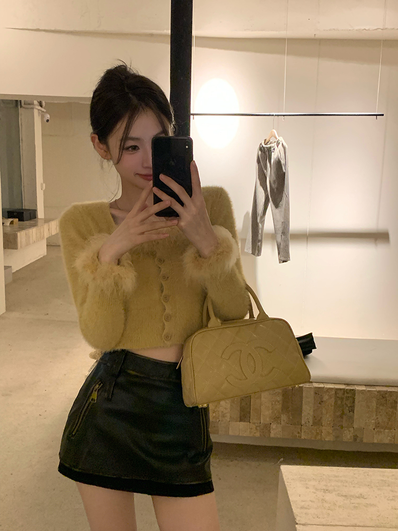 Actual shot of three standard soft and waxy square neck long-sleeved knitted cardigan fur stitching slim short furry top