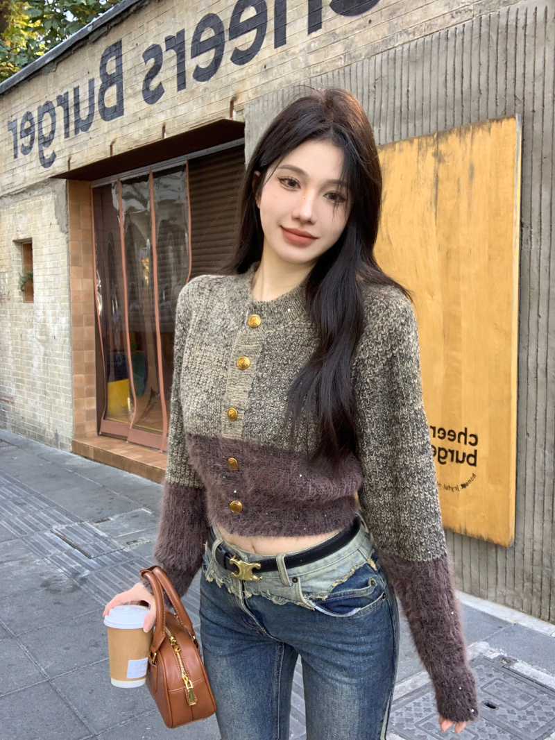 Actual shot of new design contrasting color hot girl short sweater cardigan niche pure desire slimming sweater