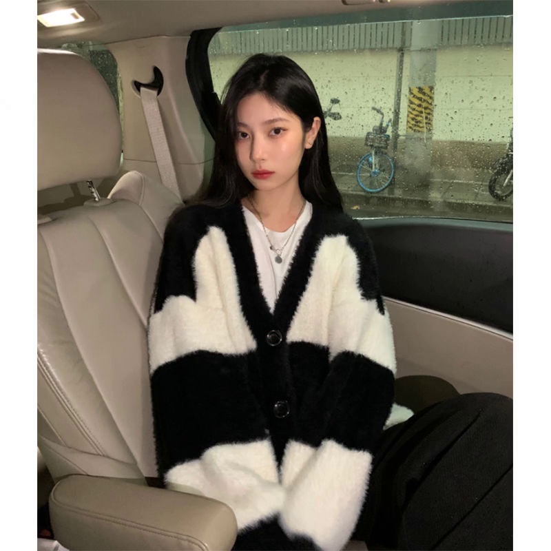 Mink velvet striped coat for women in autumn and winter Korean style warm, soft and waxy loose lazy style V-neck knitted cardigan thick sweater