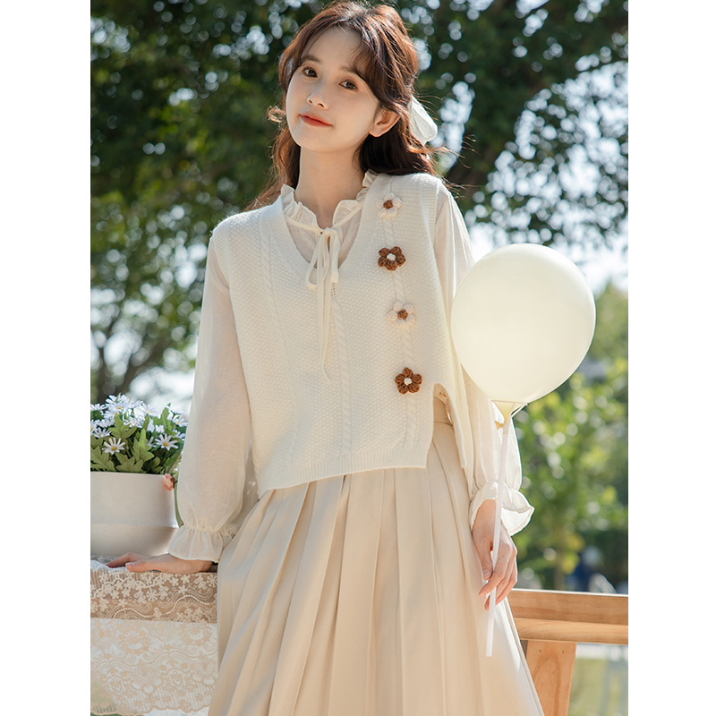 Sweet forest style vest new style vest women's V-neck women's early autumn and winter flower design niche pullover