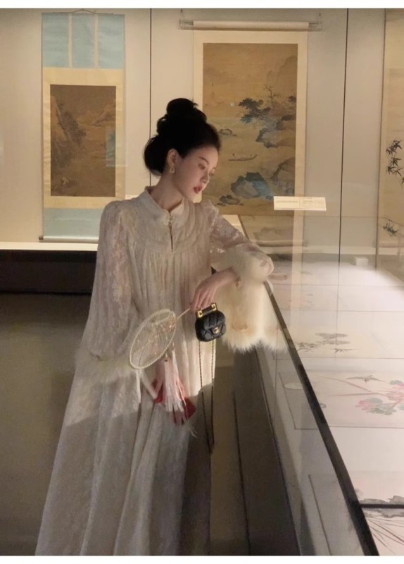 Big Eees Xiao Qiao uses 8 meters of heavy-duty pleated lace and fox fur dress with exclusive large coupons