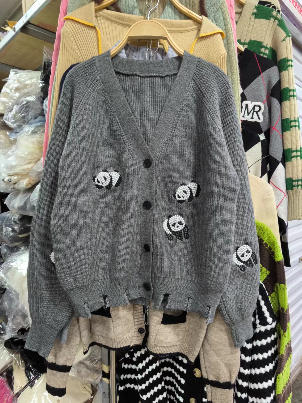 2023日系慵懶風V領熊貓刺繡針織開衫女秋冬新款寬鬆顯瘦百搭上衣