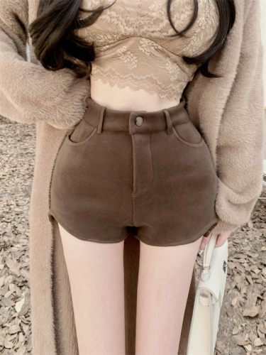 Real shot of Maillard woolen slim shorts for women 2023 winter hot girl hot pants, versatile slimming high-waisted boot pants