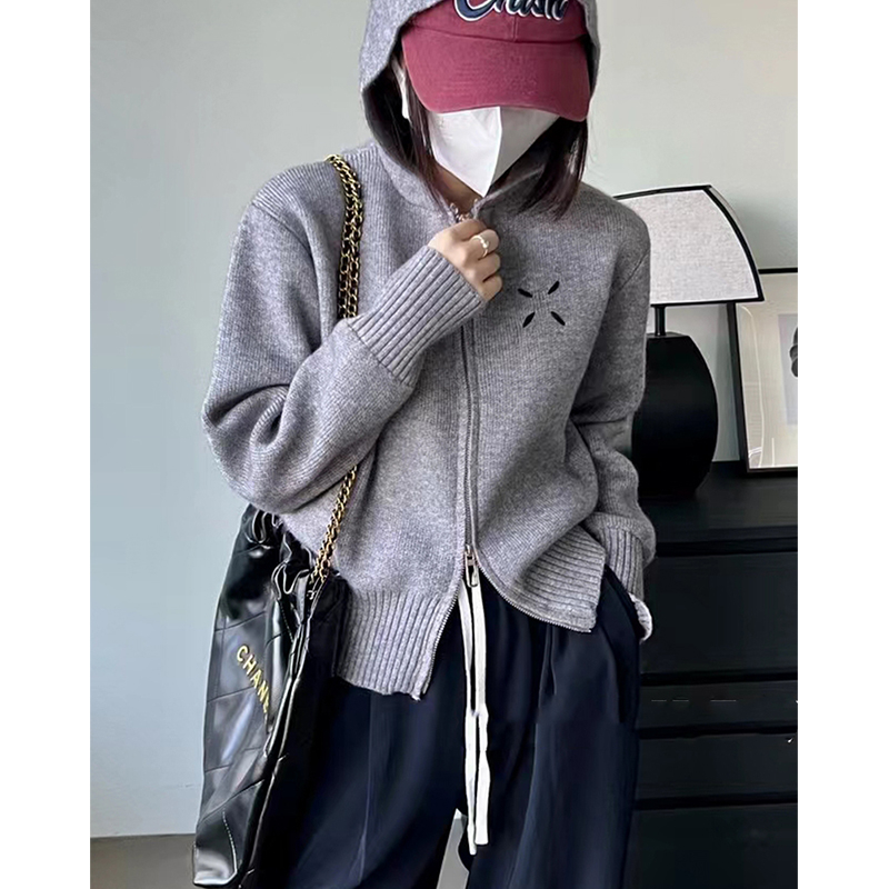 秋季新款女裝小眾設計感拉鏈刺繡連帽針織開衫通勤百搭毛衣外套女