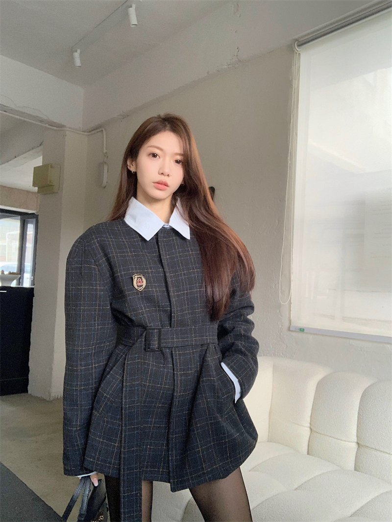 Actual shot of high-end temperament, retro plaid woolen jacket, high-waisted casual slimming shorts and belt set