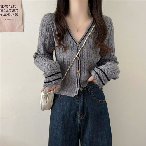 Real shot~Autumn and winter new college style retro V-neck embroidered twist top cardigan sweater jacket