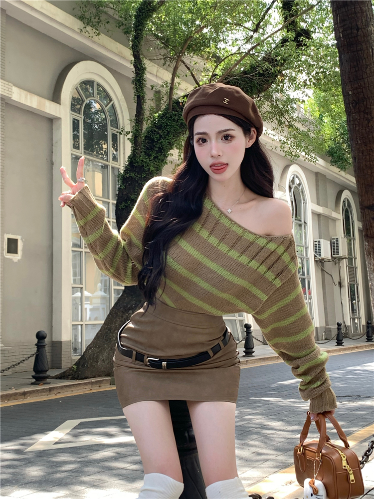 實拍！條紋毛衣女性感露肩長袖針織衫高腰包臀皮裙