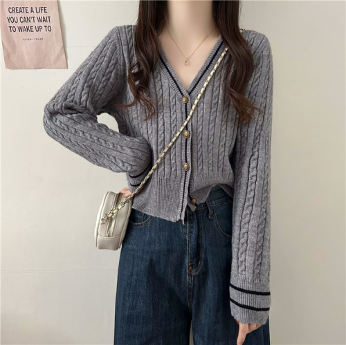 Real shot~Autumn and winter new college style retro V-neck embroidered twist top cardigan sweater jacket