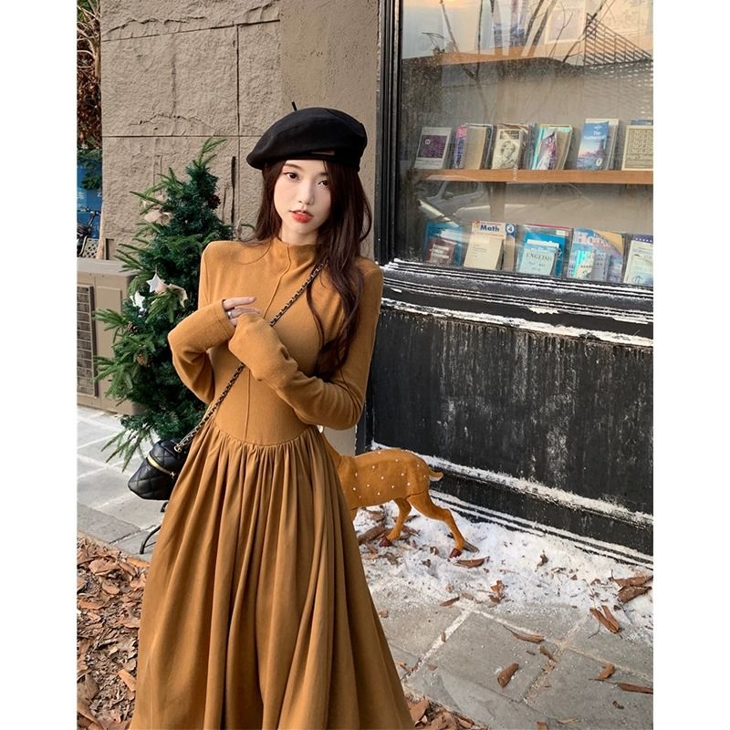 美拉德連衣裙女秋季2023新款半高領收腰顯瘦褶皺中長款長袖大擺裙
