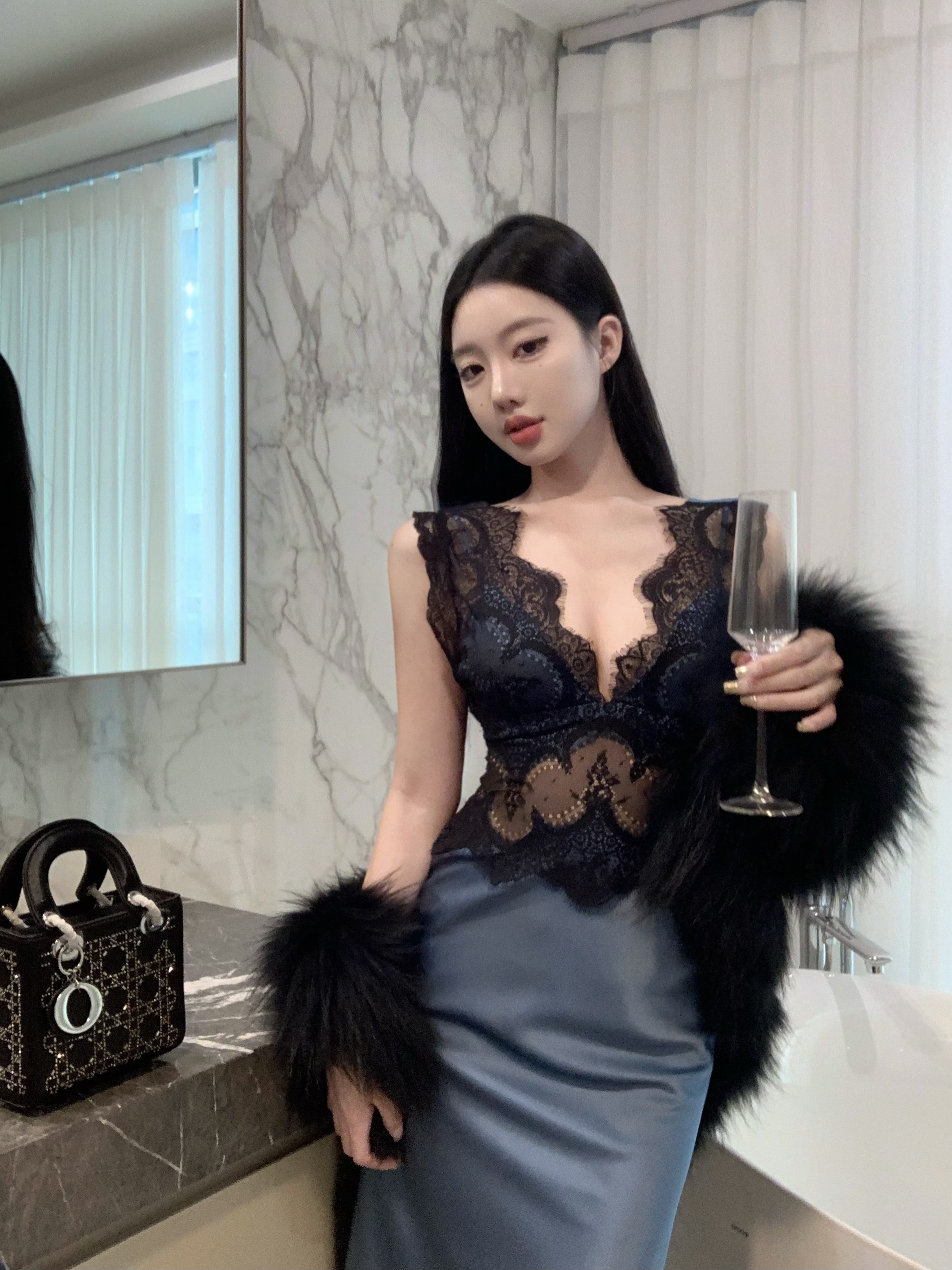 實拍 美神降臨藍色緞面拼接蕾絲花邊V領性感包臀吊帶裙