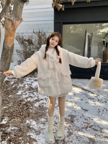 Real shot of warm and soft waxy horn button rabbit fur mid-length L hooded coat for women
