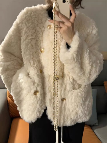 Xiaoxiangfeng lamb wool coat for women 2023 winter new style small loose thickened white fur top cotton coat