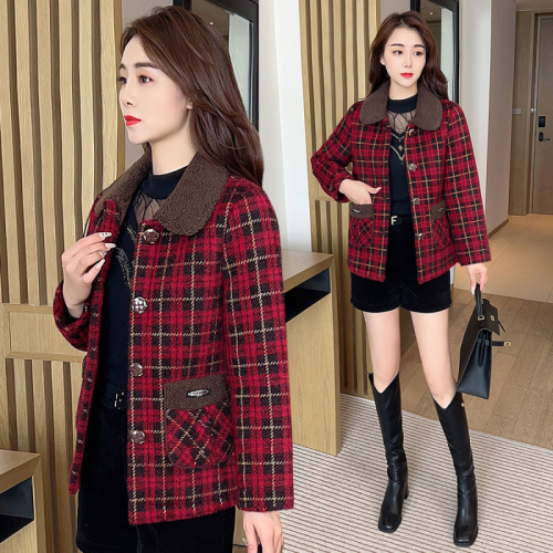 Middle-aged mothers autumn and winter fashionable foreign style jackets  new style middle-aged and elderly ladies wear plaid square collar