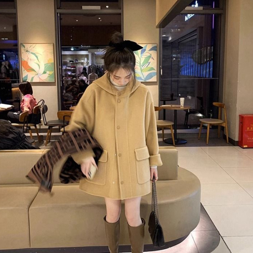 Off-white short hooded woolen coat for women autumn and winter 2023 new French design woolen coat